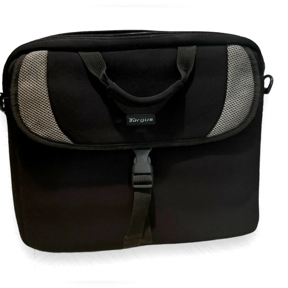 Targus CVR200 Slip Labtop / Notebook Case